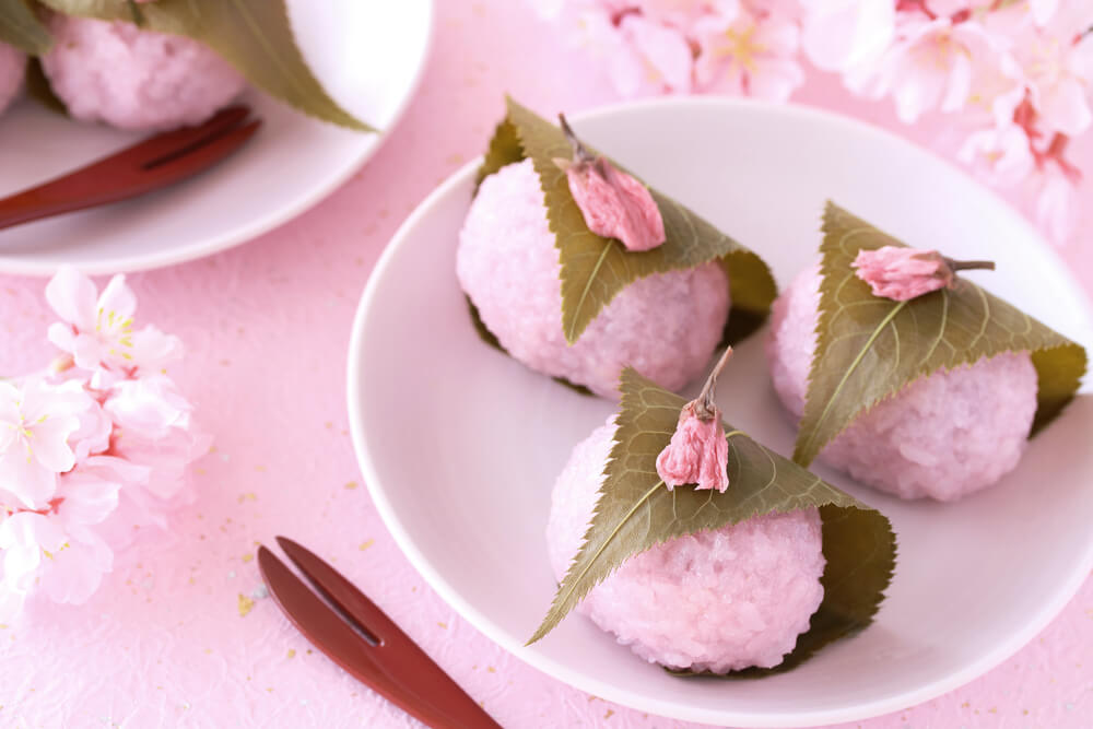 musim sakura Jepang 2025, kuliner sakura Jepang, street food sakura, makanan bertema sakura, hanami Jepang, sakura mochi, sakura latte, wisata kuliner Jepang, festival sakura Jepang, tips menikmati sakura
