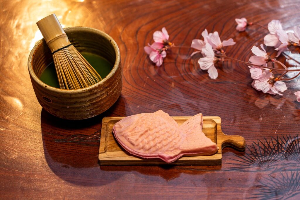 musim sakura Jepang 2025, kuliner sakura Jepang, street food sakura, makanan bertema sakura, hanami Jepang, sakura mochi, sakura latte, wisata kuliner Jepang, festival sakura Jepang, tips menikmati sakura