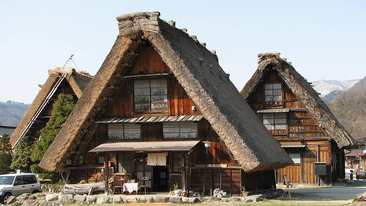 traditional gassho-zukuri houses