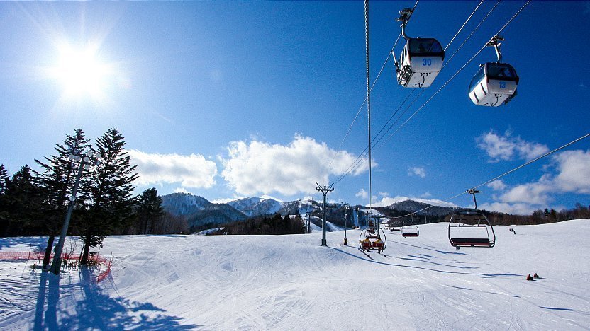 ski resort Jepang Desember 2025, liburan musim dingin Jepang 2025, tempat bermain ski Jepang, resort ski Hokkaido 2025, ski untuk pemula Jepang, Niseko Desember 2025, Gala Yuzawa, Hakuba Valley, rekomendasi ski Jepang akhir tahun, snowboarding Jepang