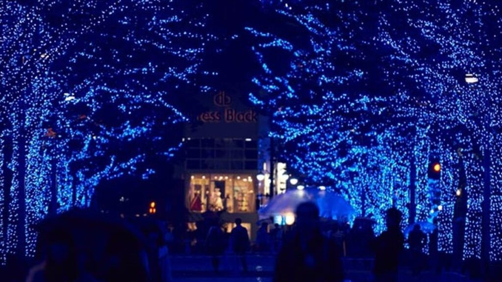 Keluarga di terowongan LED Shibuya Blue Cave