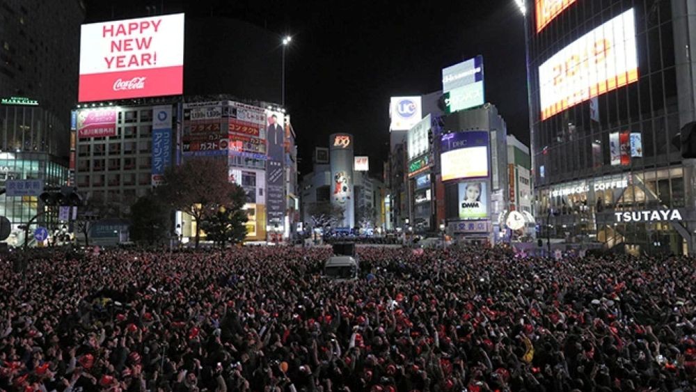 Shibuya countdown & street crowd