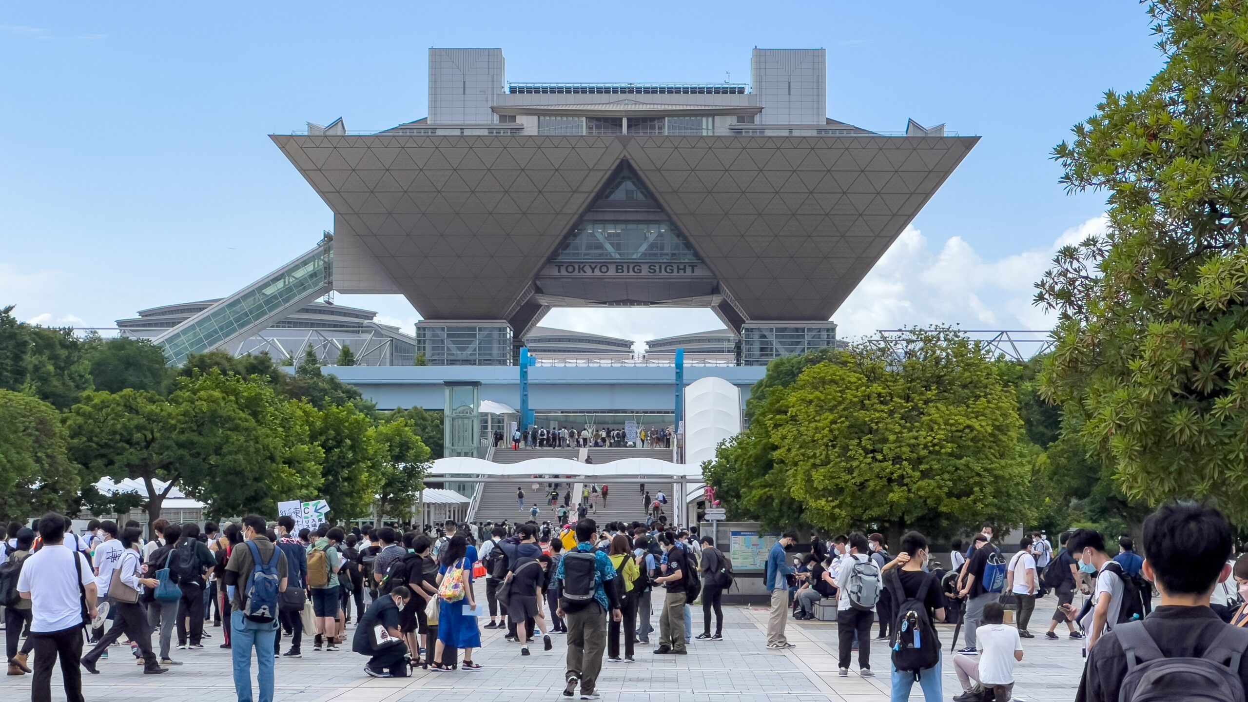 crowd memadati Tokyo Big Sight saat Comiket