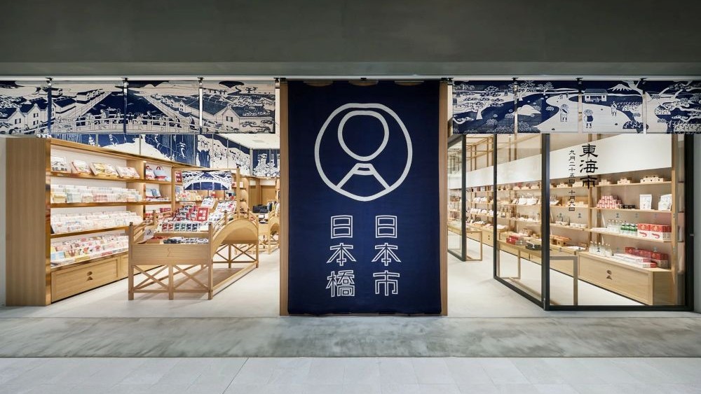 display oleh-oleh unik di toko Jepang