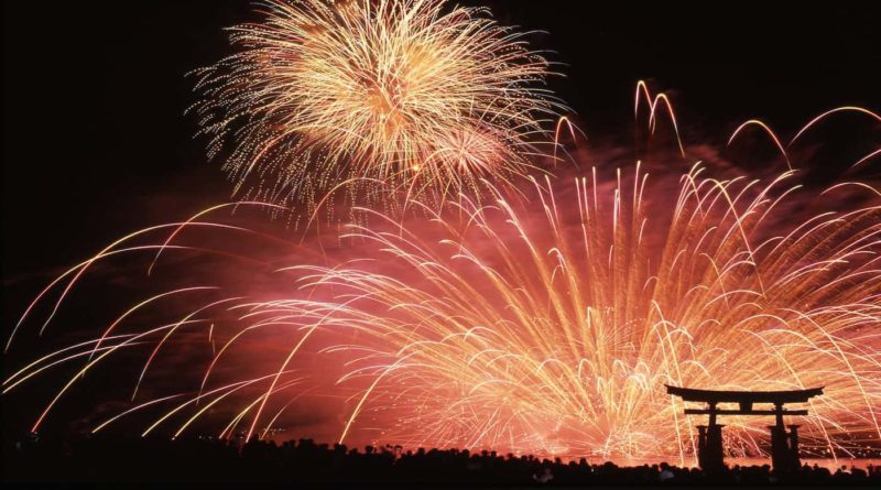 festival kembang api Jepang Agustus 2025, hanabi taikai Jepang 2025, kembang api musim panas Jepang, summer fireworks festival Jepang, jadwal hanabi Agustus 2025, rekomendasi festival Jepang 2025, liburan musim panas Jepang, Howliday Travel