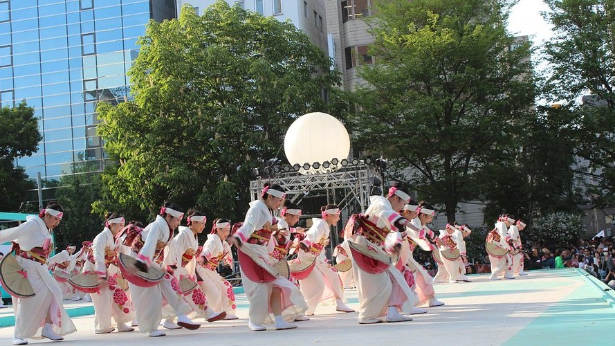 penari Yosakoi Sapporo