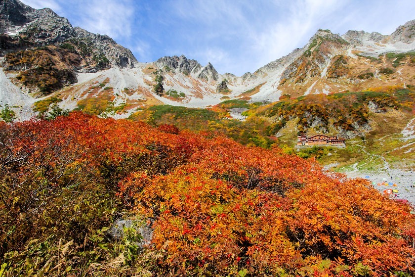 spot hiking musim gugur Jepang 2025, hiking momiji Jepang, jalur trekking musim gugur Jepang, tempat melihat daun gugur Jepang, wisata alam Jepang 2025, rekomendasi hiking Jepang musim gugur, gunung musim gugur Jepang, liburan alam Jepang