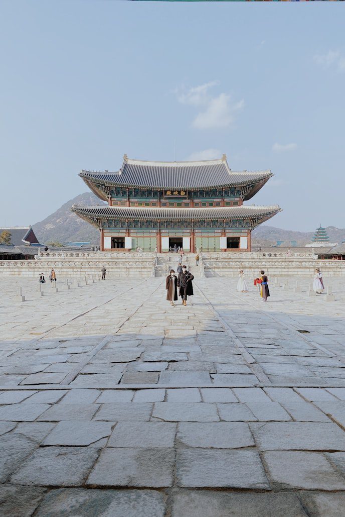 Istana tradisional berselimut salju waktu terbaik ke korea selatan