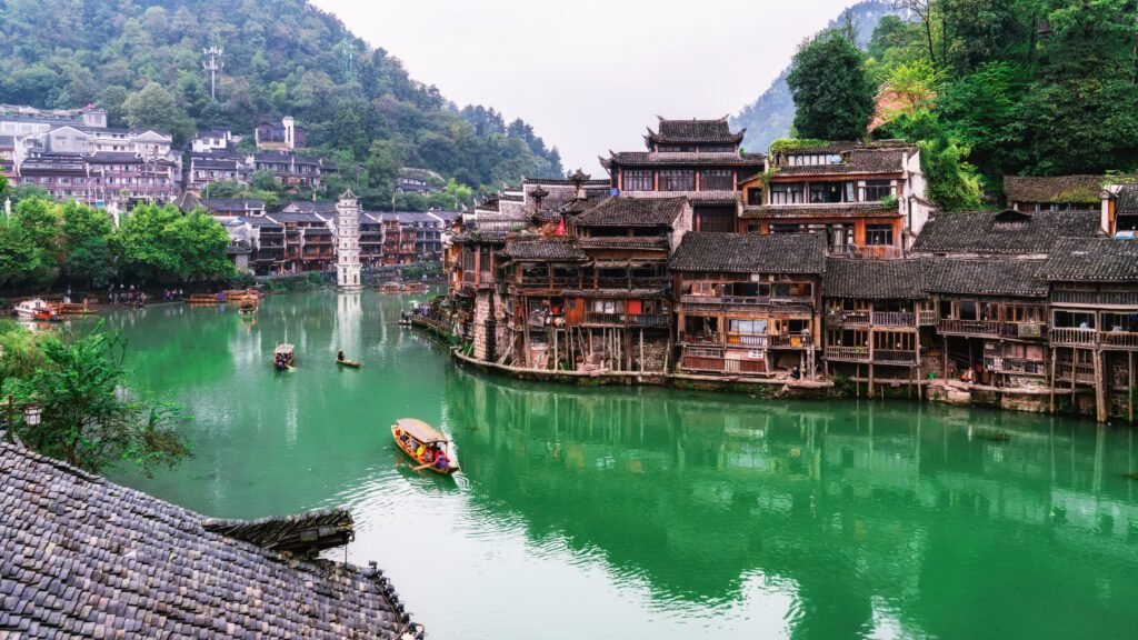 wisata fenghuang ancient town cina